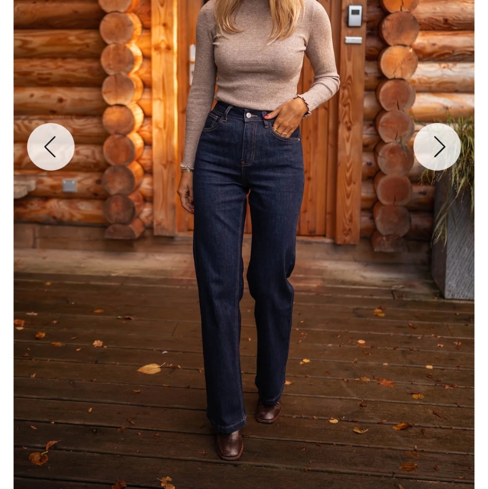 Wide leg blue jeans